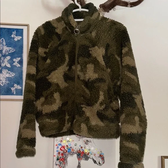 Hollister Cropped Faux Sherpa Jacket, Size M - Picture 2 of 16